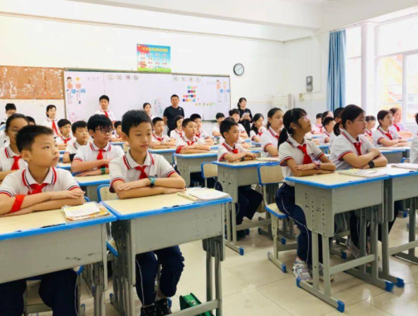 优质均衡方向加速跨进并积极探索高中教育特征多元展开新途径 优质均衡方向加速跨进并积极探索高中教育特征多元展开新途径